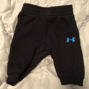 ❌❌SOLD❌❌Under Armour 0-3mo Pants! NEVER WORN!